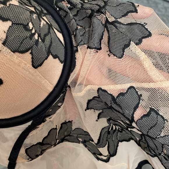 La Senza sexy bodysuit - medium - Picture 4 of 4